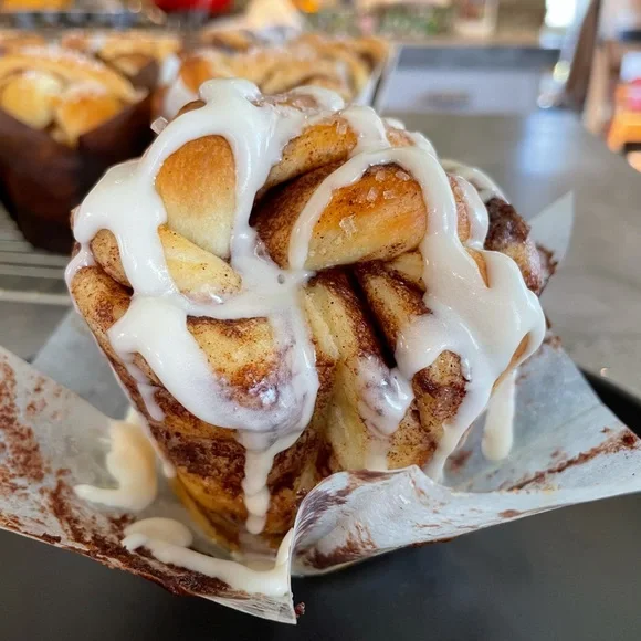 Meet your Posher - Picture 5 of 6